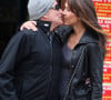 Robin Williams a laissé un testament sur lequel il pensait privilégier autant sa veuve que ses trois enfants, issus de deux précédentes unions...
Robin Williams et sa femme Susan Schneider, le 26 octobre 2011. Robin et Susan ont visité le Jardin des Tuileries et le musée de l'Orangerie, et ils ont fait du shopping dans un magasin de bandes dessinées dans le quartier de Saint-Germain-Des-Pres, puis ils sont allés au magasin de vélos Alex Singer à Levallois-Perret. ABACAPRESS.COM