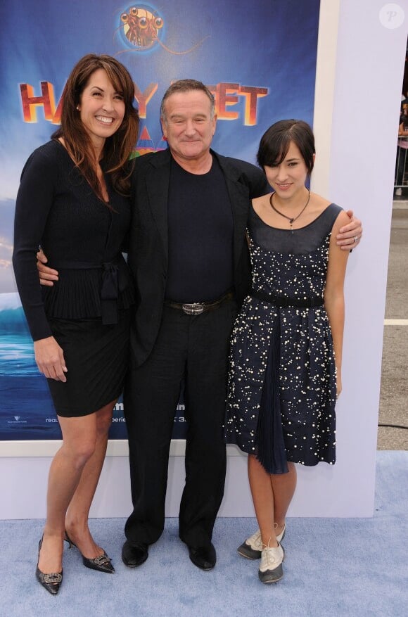 Susan Schneider, Robin Williams et Zelda Williams lors de la première mondiale d'Happy Feet Two au Grauman's Chinese Theatre à Hollywood, le 13 novembre 2011. Graylock/ABACAPRESS.COM