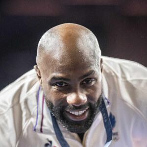 Comme le révèle ''L'informé'', le sportif, qui est aussi un homme d'affaires, a fait quelques mauvais placements...
Le Français Teddy Riner, médaillé d'or, pose pour une photo après avoir assisté à la cérémonie de remise des prix de l'épreuve des +100 kg masculins des Jeux olympiques de Paris à l'Arena Champ-de-Mars à Paris, le 2 août 2024. Eliot Blondet/ABACAPRESS.COM