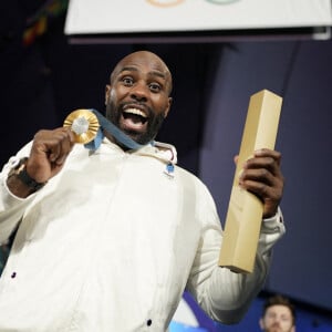 Teddy Riner de l'équipe de France célèbre sa médaille d'or dans l'épreuve masculine de judo +100kg après sa victoire contre Kim Min-jong de l'équipe de Corée du Sud lors des Jeux Olympiques de Paris 2024 à l'Arena Champ-de-Mars, le 2 août 2024. Nicolas Gouhier/ABACAPRESS.COM