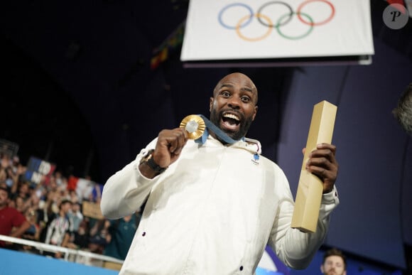 Teddy Riner de l'équipe de France célèbre sa médaille d'or dans l'épreuve masculine de judo +100kg après sa victoire contre Kim Min-jong de l'équipe de Corée du Sud lors des Jeux Olympiques de Paris 2024 à l'Arena Champ-de-Mars, le 2 août 2024. Nicolas Gouhier/ABACAPRESS.COM