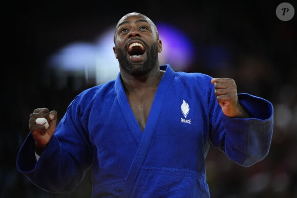 Teddy Riner de l'équipe de France célèbre sa médaille d'or dans l'épreuve masculine de judo +100kg après sa victoire contre Kim Min-jong de l'équipe de Corée du Sud lors des Jeux Olympiques de Paris 2024 à l'Arena Champ-de-Mars, le 2 août 2024. Nicolas Gouhier/ABACAPRESS.COM