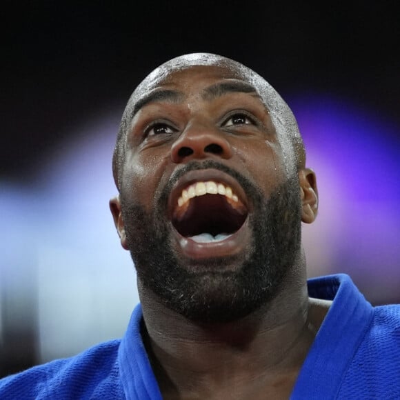 Teddy Riner de l'équipe de France célèbre sa médaille d'or dans l'épreuve masculine de judo +100kg après sa victoire contre Kim Min-jong de l'équipe de Corée du Sud lors des Jeux Olympiques de Paris 2024 à l'Arena Champ-de-Mars, le 2 août 2024. Nicolas Gouhier/ABACAPRESS.COM