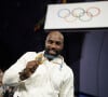 Cette consécration a pu lui faire oublier les soucis personnels qu'il rencontre en dehors du tatami...
Teddy Riner de l'équipe de France célèbre sa médaille d'or dans l'épreuve masculine de judo +100kg après sa victoire contre Kim Min-jong de l'équipe de Corée du Sud lors des Jeux Olympiques de Paris 2024 à l'Arena Champ-de-Mars, à Paris, le 2 août 2024. Nicolas Gouhier/ABACAPRESS.COM