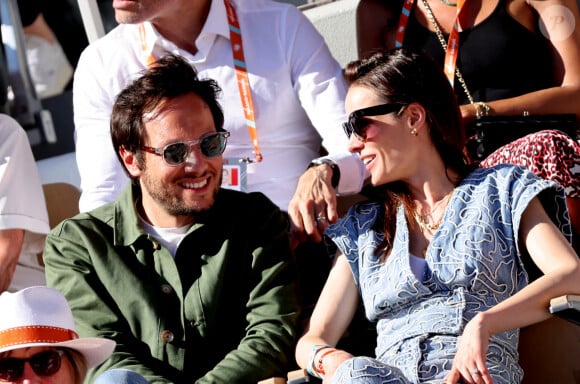 Vianney et sa femme Catherine Robert dans les tribunes des Internationaux de France de tennis de Roland Garros 2024 à Paris le 7 juin 2024. © Jacovides-Moreau/Bestimage 