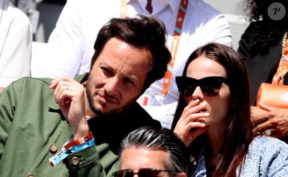 Vianney et sa femme Catherine Robert - Célébrités dans les tribunes des Internationaux de France de tennis de Roland Garros 2024 à Paris le 7 juin 2024. © Jacovides-Moreau/Bestimage 