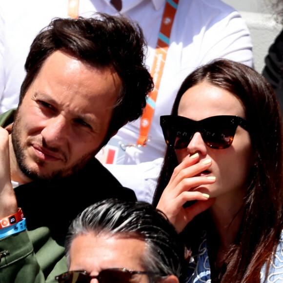 Vianney et sa femme Catherine Robert - Célébrités dans les tribunes des Internationaux de France de tennis de Roland Garros 2024 à Paris le 7 juin 2024. © Jacovides-Moreau/Bestimage 