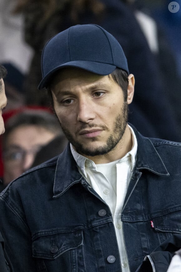 Vianney dans les tribunes du match de Ligue 1 Uber Eats "PSG-Lille" (3-1) au Parc des Princes à Paris le 10 février 2024. © Cyril Moreau/Bestimage