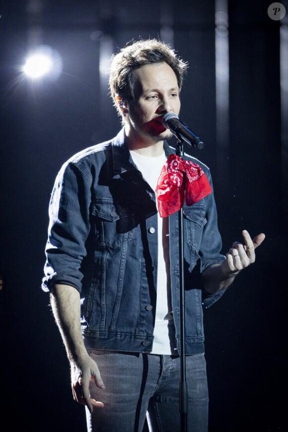 Exclusif - Vianney (Artiste masculin de l'année) sur la scène des 39èmes Victoires de la Musique à la Seine Musicale à Paris. Le 7 février 2024 © Cyril Moreau / Bestimage