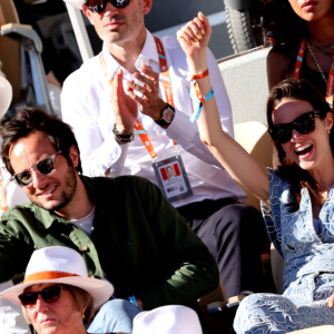 Vianney et sa femme Catherine Robert dans les tribunes des Internationaux de France de tennis de Roland Garros 2024 à Paris le 7 juin 2024. © Jacovides-Moreau/Bestimage 