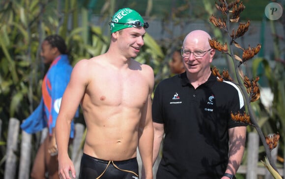 Il est entraîné par un Américain réputé
Léon Marchand et son entraîneur Bob Bowman au Championnat Elite de natation à Rennes le 14 juin 2023. © Laurent Lairys / Panoramic / Bestimage 