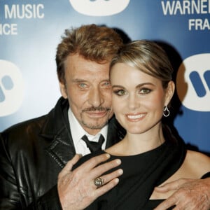 Archives - En France, à Paris, Johnny Hallyday et sa femme Laeticia lors de la soirée de Noël de Warner Music le 20 décembre 2007.