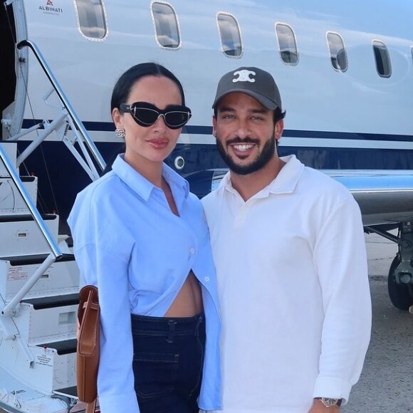 Ce 5 août 2024, BFMTV a révélé que le corps sans vie du père du l'influenceur a été retrouvé, la veille dans la villa occupée par le couple pour les vacances d'été.
Le couple Correia immortalisé sur Instagram.