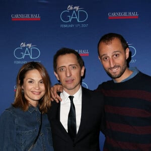 Exclusif - Gad Elmaleh avec son frère Arié Elmaleh et sa compagne Barbara Schulz lors du photocall du spectacle de Gad Elmaleh "Oh My Gad" au "Carnegie Hall" à New York, le 11 février 2017. © Dominique Jacovides/Bestimage