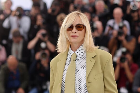 Emmanuelle Béart, co-présidente du jury - Photocall du jury Caméra d'Or lors du 77ème Festival International du Film de Cannes (14 - 25 mai 2024), le 15 mai 2024. © Jacovides / Moreau / Bestimage 