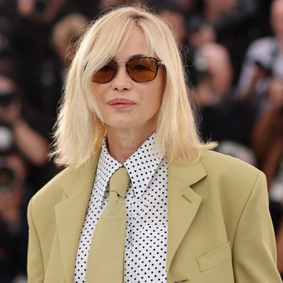 Emmanuelle Béart, co-présidente du jury - Photocall du jury Caméra d'Or lors du 77ème Festival International du Film de Cannes (14 - 25 mai 2024), le 15 mai 2024. © Jacovides / Moreau / Bestimage 