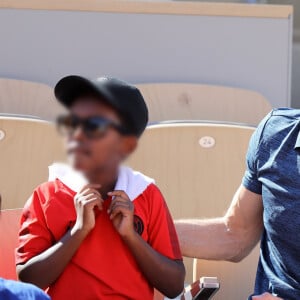 Michaël Cohen et son fils Surifel dans les tribunes lors des internationaux de tennis de Roland Garros à Paris, France, le 1er juin 2019. © Jacovides-Moreau/Bestimage 