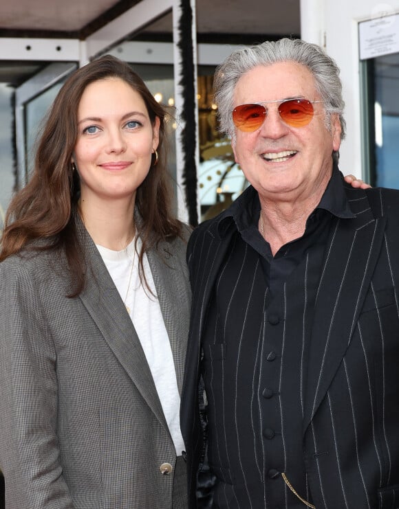 Ayant a partagé la vie de Daniel Auteuil, Emmanuelle Béart à une eu une fille prénommée Nelly, née en 1992.
Nelly Auteuil et Daniel Auteuil au photocall du film "Le Fil" lors du 38ème festival du film de Cabourg, France, le 14 juin 2024. © Coadic Guirec/Bestimage 