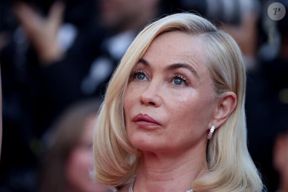 Emmanuelle Béart - Montée des marches pour la cérémonie de clôture du 77ème Festival International du Film de Cannes au Palais des Festivals à Cannes. Le 25 mai 2024 © Jacovides-Moreau / Bestimage 