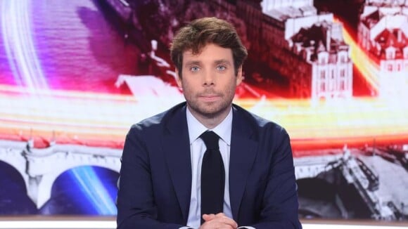 Benjamin Duhamel remplacera Yves Calvi avec une nouvelle émission "pour s'informer, comprendre et débattre toujours plus" sur BFMTV
Benjamin Duhamel sur le plateau de BFMTV