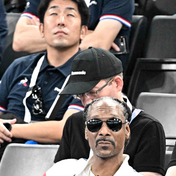 Snoop Dogg assiste aux qualifications féminines de gymnastique artistique lors des Jeux olympiques de Paris 2024 à l'arène de Bercy à Paris, le 28 juillet 2024. Photo par David Niviere/ABACAPRESS.COM