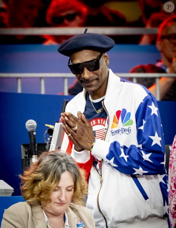 Le rappeur américain Snoop Dogg est aperçu dans les tribunes lors des compétitions de judo pendant les Jeux Olympiques d'été de Paris 2024 à l'arène du Champ-de-Mars à Paris, France, le 1er août 2024. Photo par Robin Utrecht/ABACAPRESS.COM