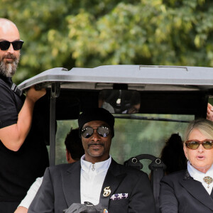 Le rappeur américain Snoop Dogg portant un casque équestre en marge de la finale du dressage à Equestrian Paris 2024 à Versailles, France, le 3 août 2024. Photo par Rolf Vennenbernd/DPA/ABACAPRESS.COM