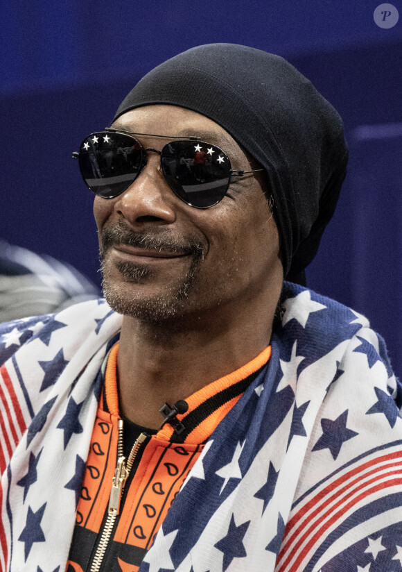 4 août 2024, Paris, Ile de France, France : 04 août : SNOOP DOGG regarde la compétition de fleuret masculin par équipe aux Jeux olympiques d'été de Paris 2024. (Crédit photo : © Mark Edward Harris/ZUMA Press Wire)