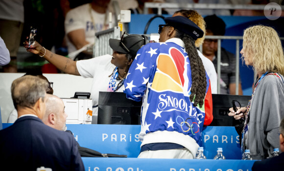 Le rappeur américain Snoop Dogg est aperçu dans les tribunes lors des compétitions de judo pendant les Jeux Olympiques d'été de Paris 2024 à l'arène du Champ-de-Mars à Paris, France, le 1er août 2024. Photo par Robin Utrecht/ABACAPRESS.COM