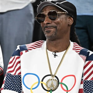 ... le célèbre rappeur est devenu commentateur et intervieweur pour la chaîne USSnoop Dogg et A'ja Wilson assistent au match de basket entre l'équipe des États-Unis et l'équipe du Brésil lors de la onzième journée des Jeux olympiques d'été de Paris 2024 à Paris, France, le 6 août 2024. Photo par David Niviere/ABACAPRESS.COM