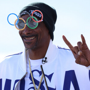 Snoop Dogg était l'envoyé spécial du réseau américain NBC en France pendant les JO.Paris, Ile-De-France, France : Snoop Dogg s'amuse lors de la finale masculine de Skateboarding Park aux Jeux Olympiques de Paris à La Concorde à Paris, France. Photo par Mickael Chavet/ZUMA/ABACAPRESS.COM