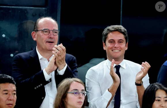 C'est ainsi que l'ex-Premier ministre a été vu à plusieurs reprises sur les quais du métro parisien. 
Jean Castex et Gabriel Attal - Les célébrités assistent à la victoire de l'équipe de France de basket face au Canada (82-73) lors des Jeux Olympiques de Paris2024, le 6 août 2024. © Jacovides-Perusseau / Bestimage