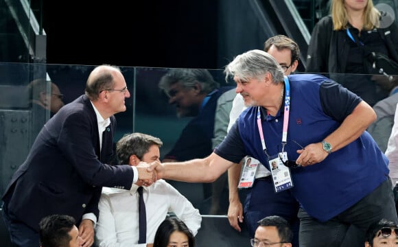 Il a récemment pu être vu à Bercy, mais aussi à porte de Pantin, non loin du Club France plein à craquer tous les soirs. 
Jean Castex et David Douillet - Les célébrités assistent à la victoire de l'équipe de France de basket face au Canada (82-73) lors des Jeux Olympiques de Paris2024, le 6 août 2024. © Jacovides-Perusseau / Bestimage