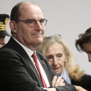 Le président français accompagné de Amélie Oudéa-Castéra, ministre des Sports et des Jeux Olympiques et Paralympiques, Michèle Alliot-Marie et Jean Castex inaugure le centre aquatique olympique (CAO) à Saint-Denis, Seine Saint-Denis, le 4 avril 2024, à quatre mois de l'ouverture des Jeux olympiques et paralympiques Paris 2024. © Stéphane Lemouton/Bestimage