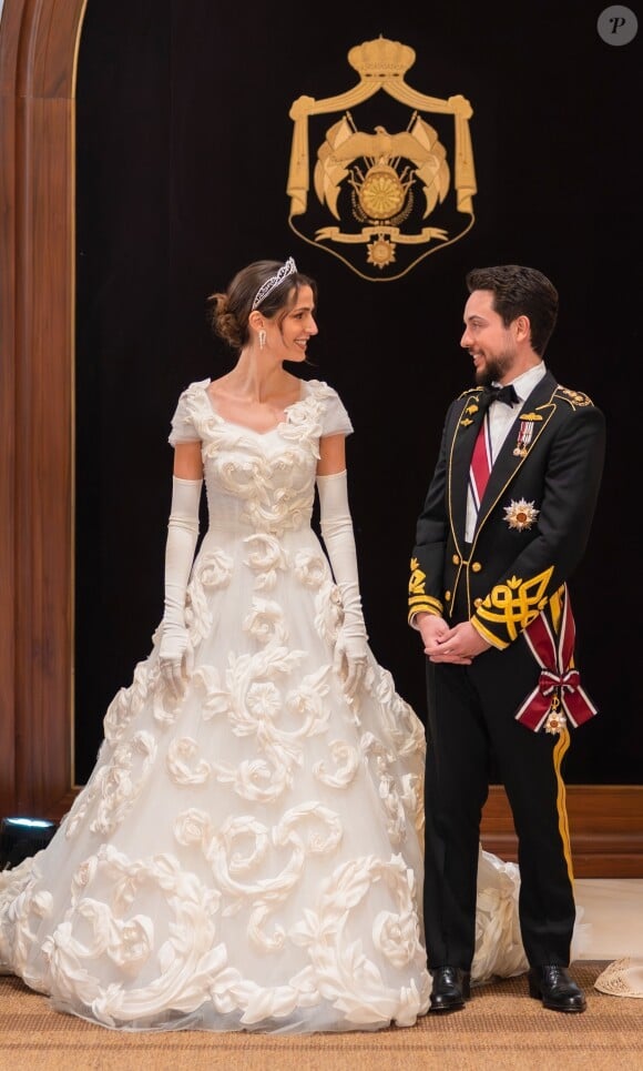 Un peu plus d'un an après leur mariage en juin 2023, le prince et la princesse ont accueilli leur premier enfant.
Le prince Hussein de Jordanie et Rajwa al Saif - Les familles royales au mariage du prince Hussein de Jordanie et de Rajwa al Saif, au palais Zahran à Amman (Jordanie), le 1er juin 2023. 