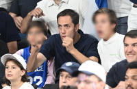 Grand Corps Malade tendu avec ses deux fils, Thomas Pesquet avec sa compagne Anne... Ils ont soutenu les basketteurs français