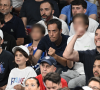 Le trio a assisté à la courte victoire des Bleus en basket, en demi-finale face à l'Allemagne
Grand Corps Malade et ses enfants lors d'un match de demi-finale de basket-ball masculin entre l'équipe de France et l'équipe d'Allemagne lors de la treizième journée des Jeux Olympiques Paris à l'Arena Bercy à Paris, France. Photo par David Niviere/ABACAPRESS.COM