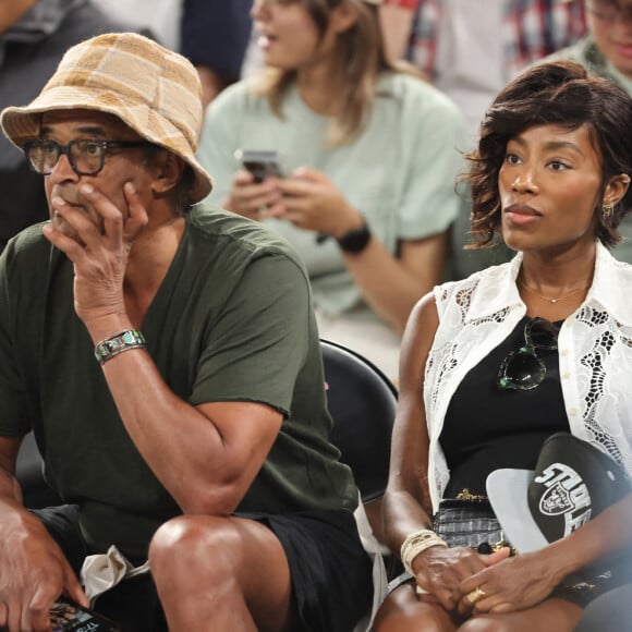 Une sortie en amoureux aussi pour Yannick Noah
Yannick Noah et sa compagne Malika - Les célébrités en tribunes pendant l'épreuve de basketball de Demi-Finale opposant la France à l'Allemagne lors des Jeux Olympiques de Paris 2024 (JO) à l'Arena Bercy, à Paris, France, le 8 août 2024. © Jacovides-Perusseau/Bestimage 