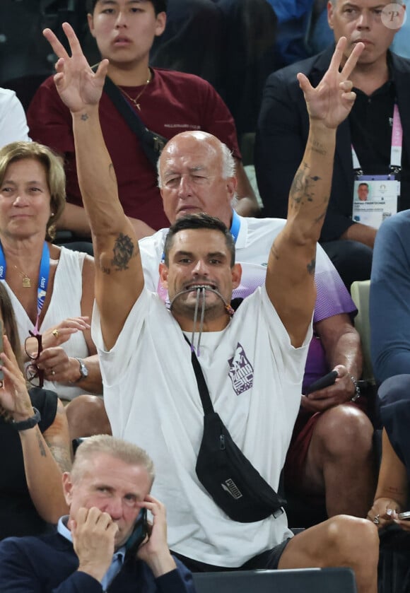 Florent Manaudou - Les célébrités en tribunes pendant l'épreuve de basketball de Demi-Finale opposant la France à l'Allemagne lors des Jeux Olympiques de Paris 2024 (JO) à l'Arena Bercy, à Paris, France, le 8 août 2024. © Jacovides-Perusseau/Bestimage 