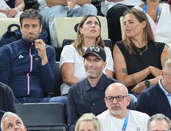 Tony Estanguet, Zinédine Zidane et Laure Manaudou - Les célébrités en tribunes pendant l'épreuve de basketball de Demi-Finale opposant la France à l'Allemagne lors des Jeux Olympiques de Paris 2024 (JO) à l'Arena Bercy, à Paris, France, le 8 août 2024. © Jacovides-Perusseau/Bestimage 