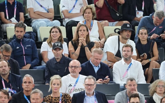 Tony Estanguet, Zinédine Zidane, Laure Manaudou, Florent Manaudou et sa compagne Lola Duménil - Les célébrités en tribunes pendant l'épreuve de basketball de Demi-Finale opposant la France à l'Allemagne lors des Jeux Olympiques de Paris 2024 (JO) à l'Arena Bercy, à Paris, France, le 8 août 2024. © Jacovides-Perusseau/Bestimage 