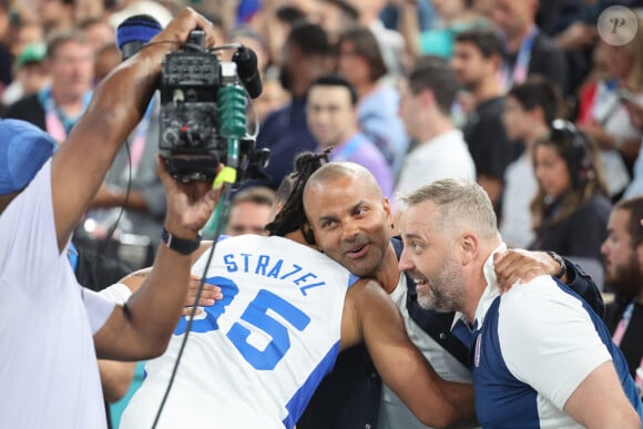 Matthew Strazel et Tony Parker - Victoire de l'équipe de France de basketball face à l'Allemagne (73-69) en demi-finale lors des Jeux Olympiques de Paris 2024 (JO) à l'Arena Bercy, le 8 août 2024. © Jacovides-Perusseau/Bestimage 