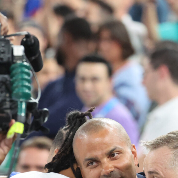 Matthew Strazel et Tony Parker - Victoire de l'équipe de France de basketball face à l'Allemagne (73-69) en demi-finale lors des Jeux Olympiques de Paris 2024 (JO) à l'Arena Bercy, le 8 août 2024. © Jacovides-Perusseau/Bestimage 