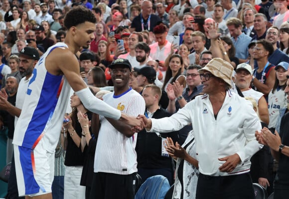 Victor Wembanyam, Jean-Pascal Zadi et Yannick Noah - Victoire de l'équipe de France de basketball face à l'Allemagne (73-69) en demi-finale lors des Jeux Olympiques de Paris 2024 (JO) à l'Arena Bercy, le 8 août 2024. © Jacovides-Perusseau/Bestimage 