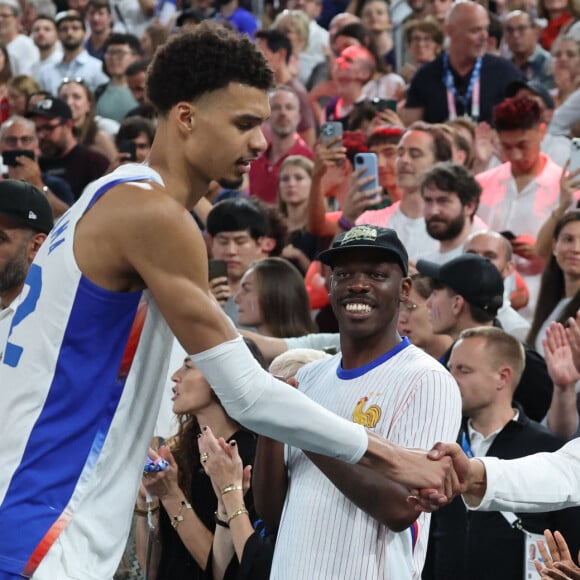 Victor Wembanyam, Jean-Pascal Zadi et Yannick Noah - Victoire de l'équipe de France de basketball face à l'Allemagne (73-69) en demi-finale lors des Jeux Olympiques de Paris 2024 (JO) à l'Arena Bercy, le 8 août 2024. © Jacovides-Perusseau/Bestimage 