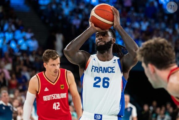 Mathias Lessort ( 26 - France) - Victoire de l'équipe de France de basketball face à l'Allemagne (73-69) en demi-finale lors des Jeux Olympiques de Paris 2024 (JO) à l'Arena Bercy, le 8 août 2024. © Baptiste Autissier / Panoramic / Bestimage 