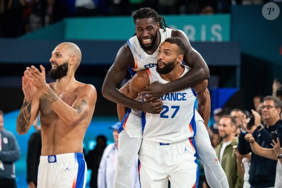 Rudy Gobert ( 27 - France) and Mathias Lessort ( 26 - France) - Victoire de l'équipe de France de basketball face à l'Allemagne (73-69) en demi-finale lors des Jeux Olympiques de Paris 2024 (JO) à l'Arena Bercy, le 8 août 2024. © Baptiste Autissier / Panoramic / Bestimage 