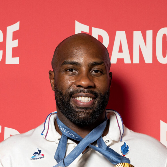 Teddy Riner est récemment rentré en Guadeloupe pour célébrer ses nouveaux exploits sportifs sur son île natale
Teddy Riner, Médaille d'or Judo par équipe et +100kg . - Défilé des médaillés français au Club France à la Grande Halle de La Villette lors des Jeux Olympiques Paris 2024 le 4 août 2024. © Jeremy Melloul / Bestimage 