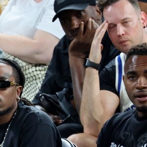 Difficilement interpellé par les forces de l'ordre, le rappeur a été placé en garde à vue puis en cellule de dégrisement. 
Quavo, Travis Scott, guest, Tony Parker - Les célébrités en tribunes pendant l'épreuve de basketball de Demi-Finale opposant les Etats-Unis à la Serbie lors des Jeux Olympiques de Paris 2024 (JO) à l'Arena Bercy, à Paris, France, le 8 août 2024. © Jacovides-Perusseau/Bestimage