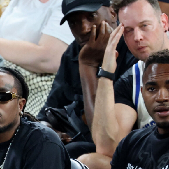 Difficilement interpellé par les forces de l'ordre, le rappeur a été placé en garde à vue puis en cellule de dégrisement. 
Quavo, Travis Scott, guest, Tony Parker - Les célébrités en tribunes pendant l'épreuve de basketball de Demi-Finale opposant les Etats-Unis à la Serbie lors des Jeux Olympiques de Paris 2024 (JO) à l'Arena Bercy, à Paris, France, le 8 août 2024. © Jacovides-Perusseau/Bestimage